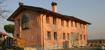 Straw bale eco house in Italy
